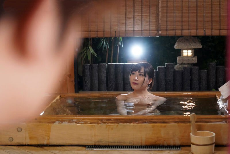 JUQ-166 泡温泉时操婆婆